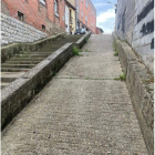 La rampa y los escalones están junto a la Ermita de Trobajo. DL