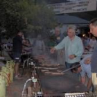 Vecinos de Yeres, durante la preparación del churrasco de ternera