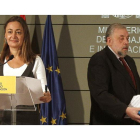 Los secretarios de Estado de Empleo, Mari Luz Rodríguez, y de la Seguridad Social, Octavio Granado, durante la rueda de prensa que han ofrecido para analizar los datos de empleo, este martes, en Madrid.