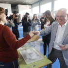 Manuel Ferreiro, este domingo, votando. L. DE LA MATA