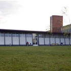 Fachada del albergue municipal del peregrino Don Antonino y Doña Cinia en La Virgen del Camino.