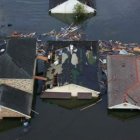 Vista aérea del estado de una de las muchas casas afectadas tras el paso del Katrina.