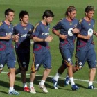 Los jugadores de la selección, en el entrenamiento de ayer en Las Rozas