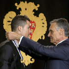Cristiano fue nombrado Gran Oficial de la Orden del Infante Don Henrique por Cavaco Silva.