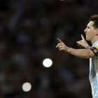 Leo Messi celebra su gol 500 con la selección argentina.