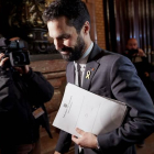 El presidente de la cámara catalana, Roger Torrent, se dirige a la reunión semanal de la Mesa del Parlament , celebrada después de que JxCat haya tomado la iniciativa sin esperar al aval de ERC.