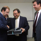 El presidente de la Junta con el que era director de la factoría berciana de LM en el 2001.