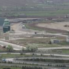 La imagen muestra una vista general de la zona industrial de Vilela, próxima a la A-6 en Villafranca