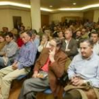 Numeroso público acudió ayer a ver al ex ministro Barrionuevo