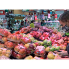 Las frutas han subido su precio, sobre todo las de verano. VÍCTOR LERENA