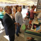 El alcalde, José Miguel Palazuelo, junto a Tomás Gallego, inaugura la Feria del Libro.