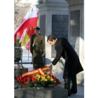 Zapatero deposita una corona en el Monumento al Soldado desconocido