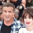 Silvester Stallone y Paz Vega en la presentación en Cannes de ‘Rambo V’. GUILLAUME HORCAJUELO