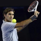 Federer se mostró contundente frente al canadiense Raonic.