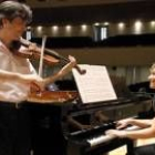 La pianista leonesa Carmen Mayo y el violinista rumano Stefan Doru en un reciente concierto