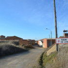 Entrada a San Pedro de los Oteros, una de las pedanías donde se renovará el alumbrado. MEDINA