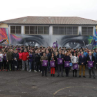 Alumnos, profesorado, autoridades y distintos colectivos se concentraron en el instituto. RAMIRO