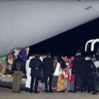 Los primeros 162 inmigrantes procedentes de Libia tras aterrizar en el aeropuerto de Pratica di Mare, en Roma.