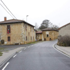 Parte del trazado de la calle Real en Barrillos. CAMPOS