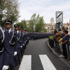 Distintos momentos del homenaje y distinción de los alumnos de la Academia Básica del Aire, con un acto de jura de bandera y desfile. JESÚS F. SALVADORES