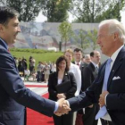 El presidente georgiano, Mijaíl Saakashvili, junto a Joe Biden.