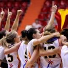 Las jugadoras celebran el bronce ante Lituania que las confirma como un equipo grande en Europa