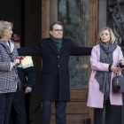 Irene Rigau, Artur Mas y Joana Ortega a las puertas del TSJC el primer día del juicio por el 9-N.
