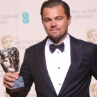 Leonardo DiCaprio, con el premio Bafta al mejor actor por 'El renacido', el 14 de febrero.