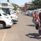Las autocaravanas coinciden con los peregrinos que hacen el Camino en bici.