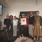 Las representantes de la asociación leonesa Simone de Beauvoir recogen el premio. GAITERO