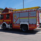 Las instalaciones del parque de bomberos de Cistierna que llevan meses paralizadas y uno de los camiones operativos las 24 horas. CAMPOS