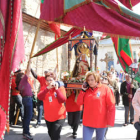 Tributo de pendones para la Virgen de Angustias.