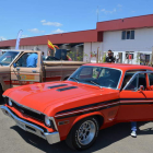 Exhibición de coches en el aeródromo de Pajares de los Oteros.