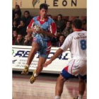 Vega (imagen de archivo de su etapa en Teucro) juega ahora en Cantabria