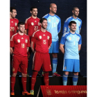 La nueva equipación de España, totalmente roja, incluido el pantalón.
