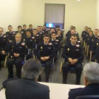 El comisario Ángel Miñambres y el subdelegado del Gobierno, en la presentación de los furgones de la
