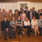 Isabel Carrasco posa junto a Jacinto Bardal y el resto de miembros de la candidatura del PP