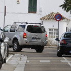 El coche que trasladaba ayer a Silva Sande, llegando ayer al Instituto de Medicina Legal de Zaragoza.