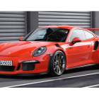 Drástico y «musculado», las aplicaciones aerodinámicas personalizan la estética del 911 GT3 RS y dan «pistas» sobre las posibilidades dinámicas del motor atmosférico de 500 CV.