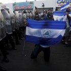 La Policía Nacional de Nicaragua bloqueó el paso a una manifestación.