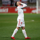 Emi Buendía se lleva las manos a la cabeza tras no aprovechar una buena ocasión para hacer gol. JESÚS F. SALVADORES