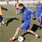 La Cultural entrena antes del choque de hoy en Ferrol.