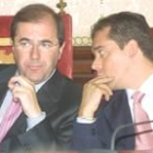 Juan Vicente Herrera, a la izquierda, mostró su apoyo al presidente provincial del PP, López Benito