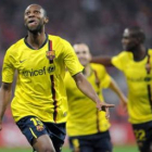 Seydou Keita, a la izquierda, celebra el gol del empate del Barça ante el Bayern de Múnich