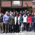 Alumnos italianos y españoles posan en el I.E.S. Sta. María de Carrizo