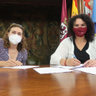 La concejala de Bienestar Social y Juventud del Ayuntamiento de León, Vera López, y la presidenta de la asociación de voluntarios Club Lions León Avatar, Margarita Puente. DL