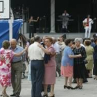 La pretensión municipal es celebrar un baile por la noche, en el que la gente vista como en 1908