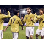 De izquierda a derecha, Negredo, Iraola, Riera, Xavi Alonso, Busquets y Capdevilla, celebran un gol