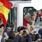 El Papa recorrió el trayecto entre el aeropuerto de Lavacolla y la Catedral en el papamóvil.