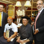 Javier Carlón (El Corte Inglés) y Jaume Vial (director comercial de Fillaboa), con Julio José Saura